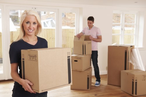 Removal truck hire service in Spitalfields near local streets and flats